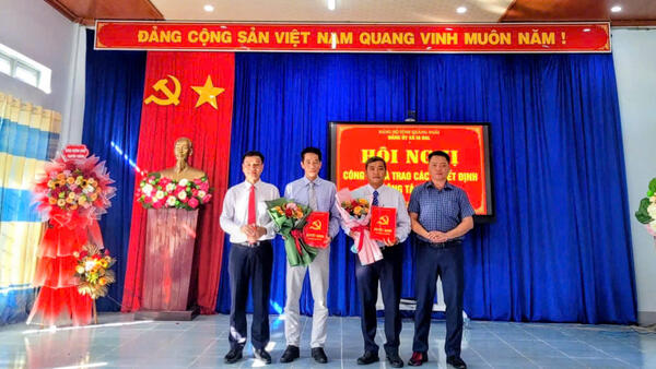 HỘI NGHỊ CÔNG BỐ VÀ TRAO QUYẾT ĐỊNH CÔNG TÁC CÁN BỘ