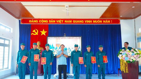 XÃ IA ĐAL TỔ CHỨC LỄ CÔNG BỐ QUYẾT ĐỊNH THÀNH LẬP  TRUNG ĐỘI DÂN QUÂN THƯỜNG TRỰC