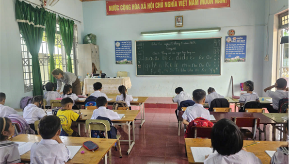 ỦY BAN NHÂN DÂN XÃ KIỂM TRA CÔNG TÁC CHUẨN BỊ KHAI GIẢNG NĂM HỌC MỚI 2025-2026 TRÊN ĐỊA BÀN XÃ IA ĐAL